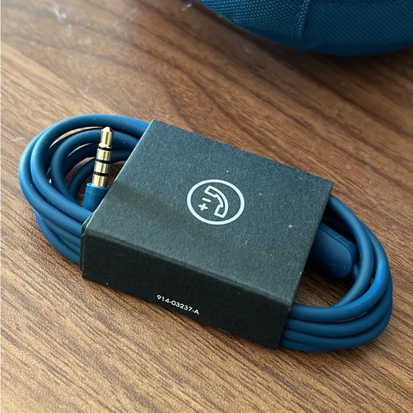 Beats Solo 3 - Picture 3 of 4